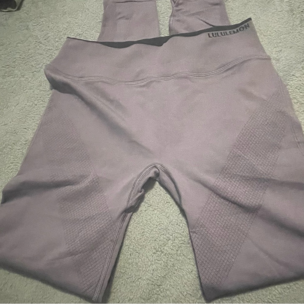 LULULEMON! Purple leggings in pristine condition!